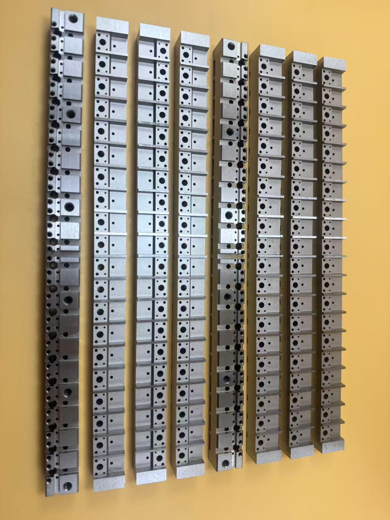 Hvad er kerneproduktfordelene ved langsom trådskæring?