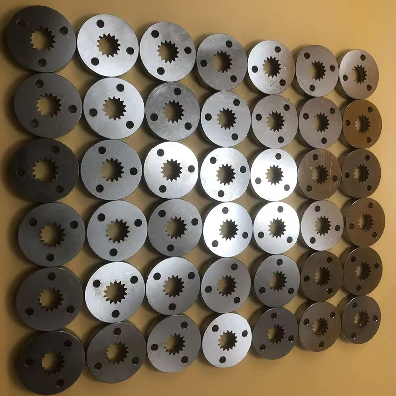 CNC drejebænk til behandling af dele